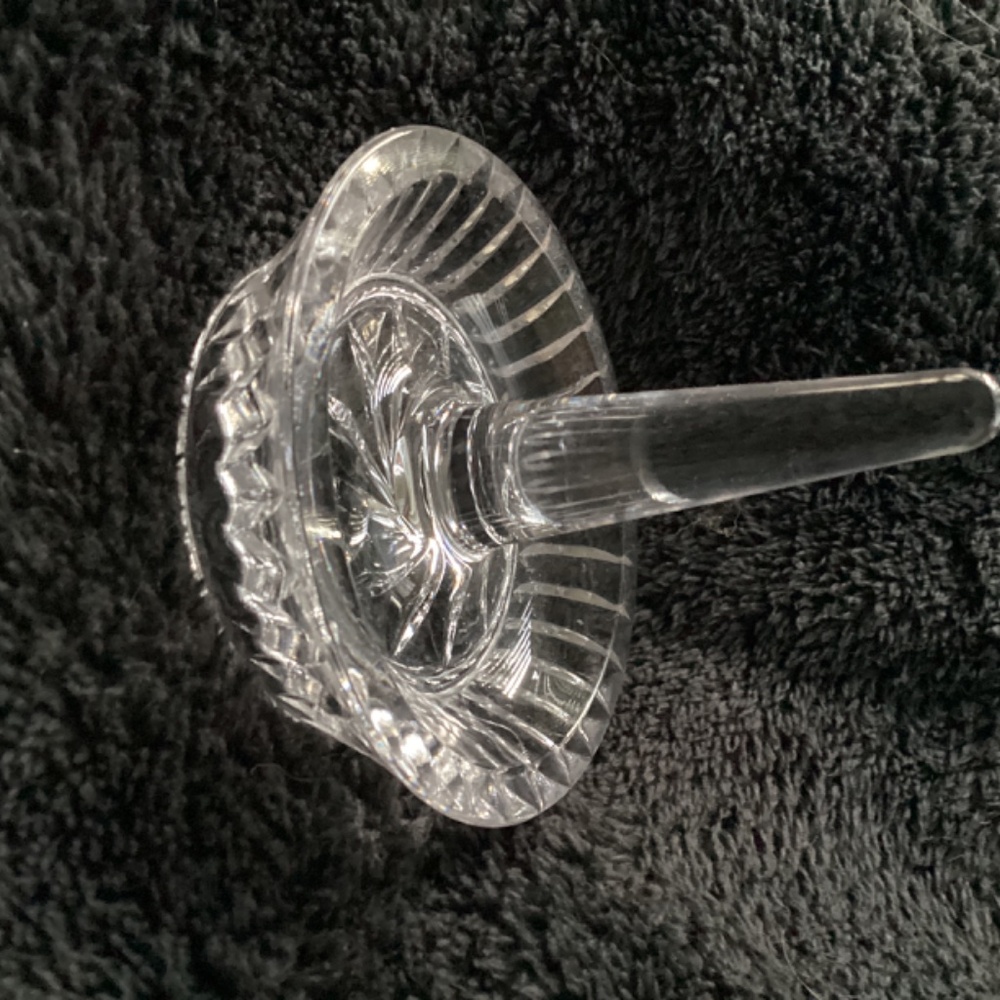 CLEAR CRYSTAL GLASS ROUND BEVELLED RING HOLDER - Picture 7 of 7